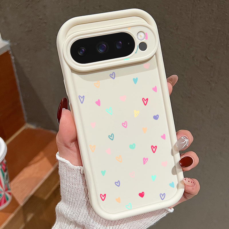 حافظة ناعمة ملونة على شكل قلوب - مراجعة Google Pixel 9 Pro وسعره